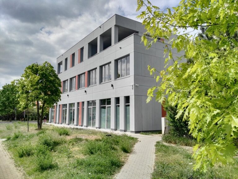 Pawilon usługowo-biurowo-handlowy, Warszawa ul. Erazma — projekt Projecta Sp. z o.o.