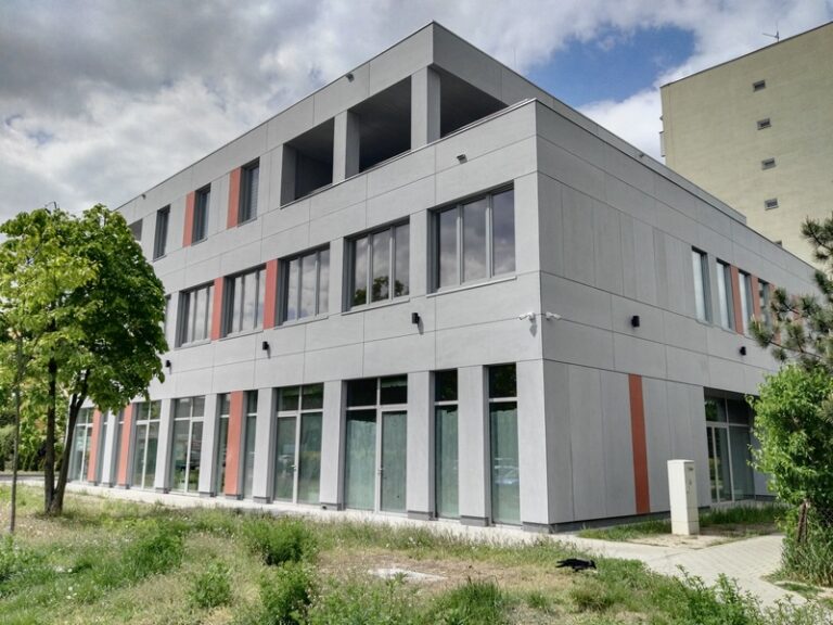 Pawilon usługowo-biurowo-handlowy, Warszawa ul. Erazma — projekt Projecta Sp. z o.o.